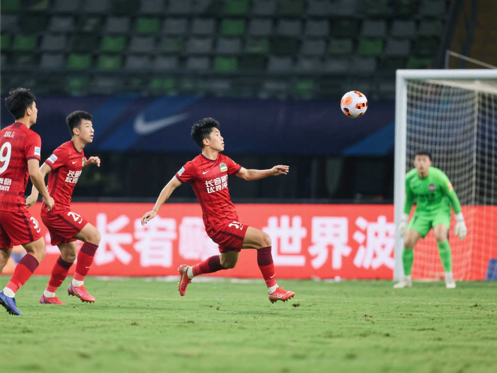 【中超】谭龙徐越双响世界波吊射 亚泰3-1力克梅州迎来赛季首胜